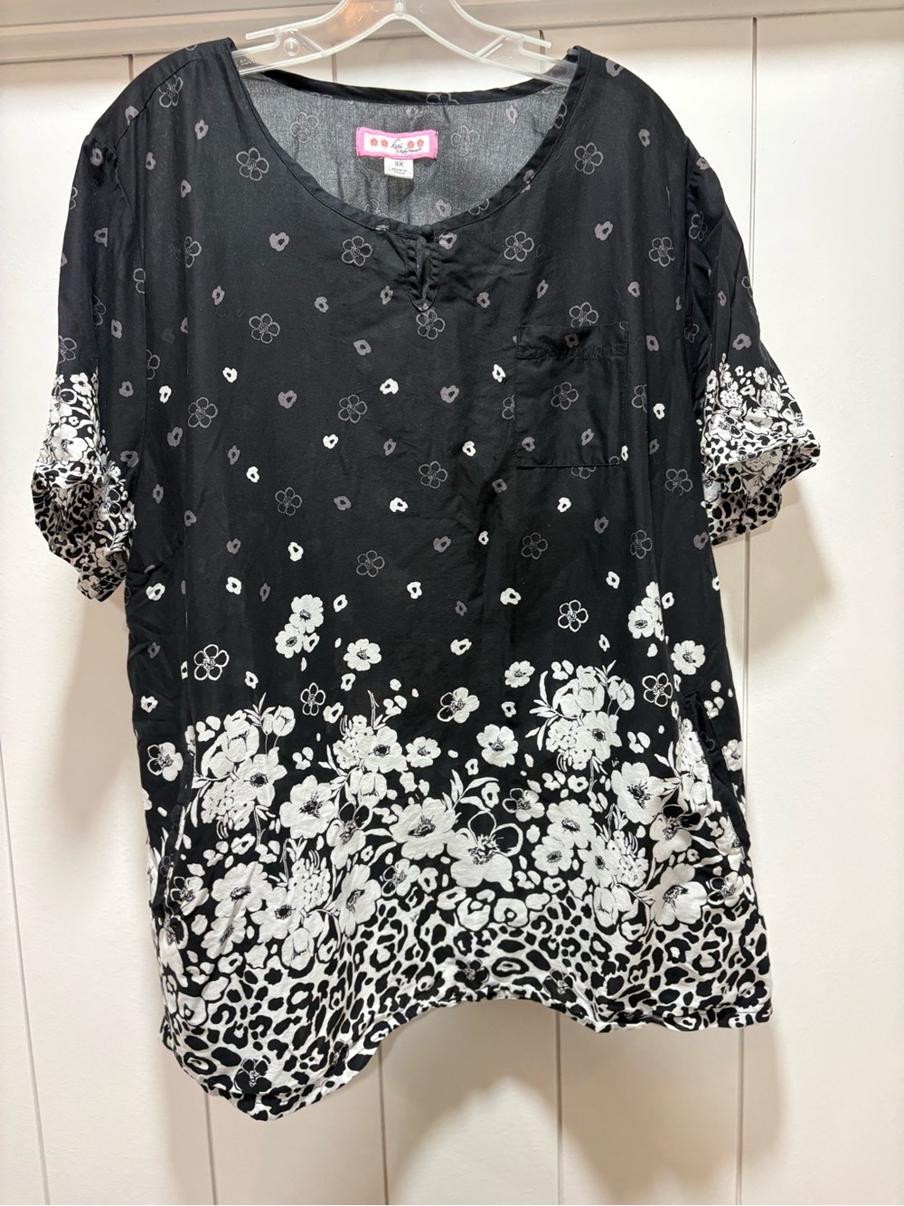 Koi Kathy Peterson black and white  scrub top womens uniform medical Size 3X